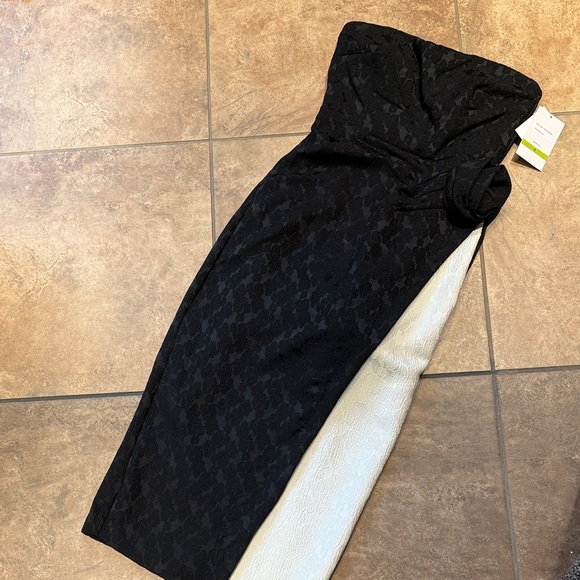 Maison Tara Dresses & Skirts - Maison Tara Black and White Strapless Dress